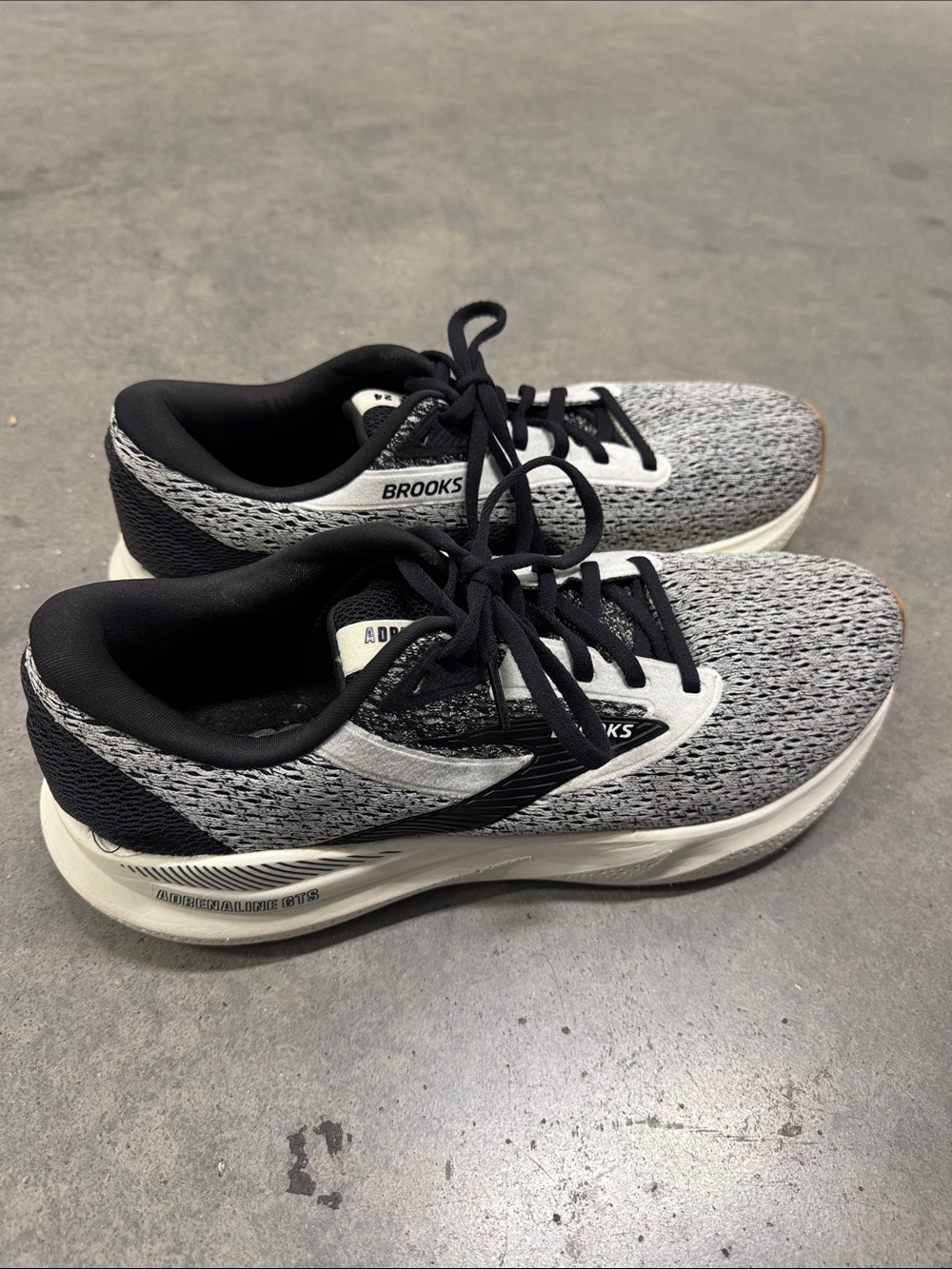 Brooks Women's Adrenaline GTS 24, Size 11